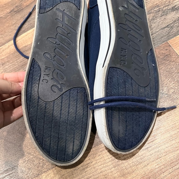 Two pairs of shoes 🖤💙Levi’s &HILFIGER - Picture 10 of 15